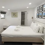 Dobairro Suites At Merces