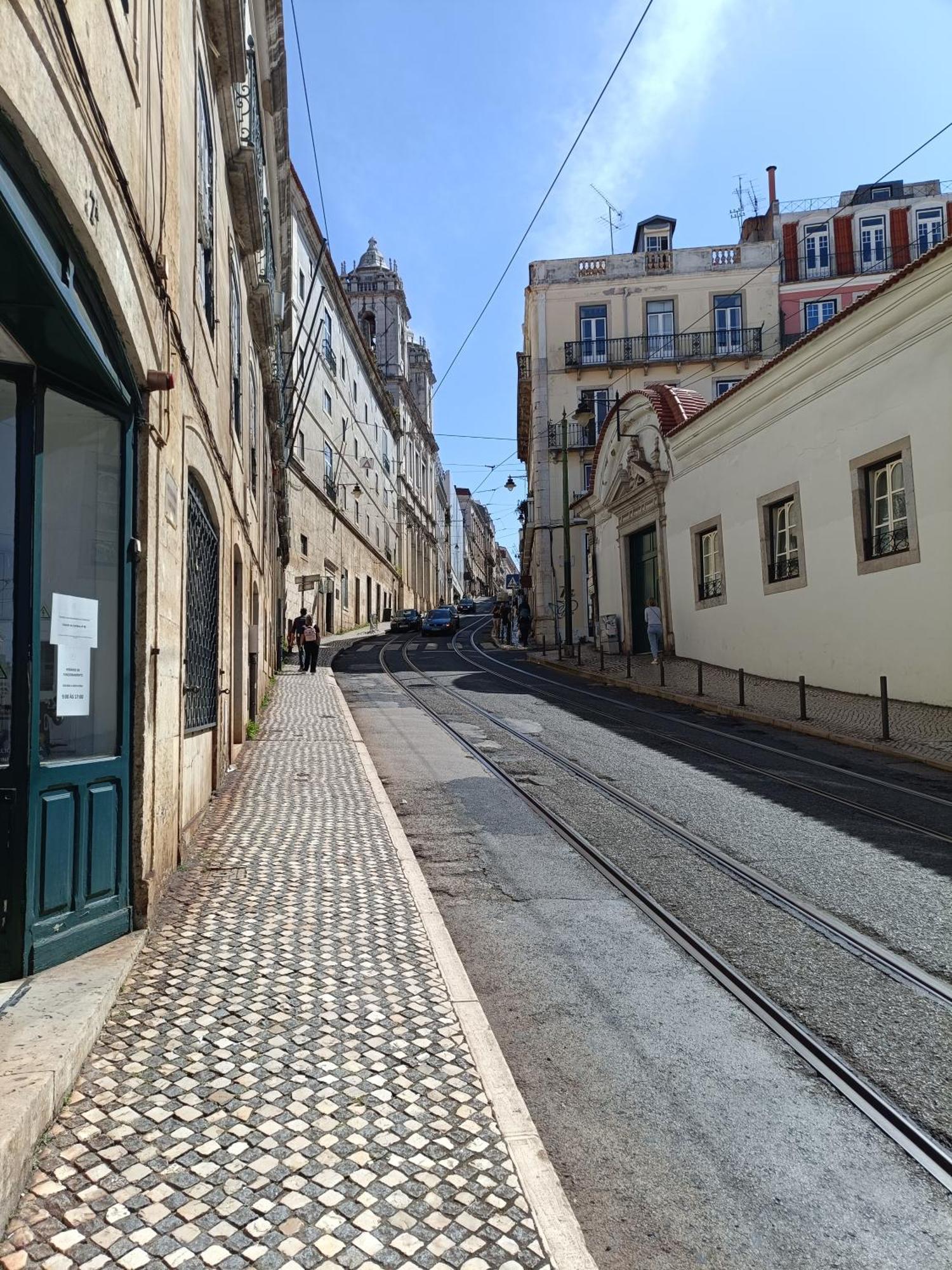 Dobairro At Merces * Lisboa