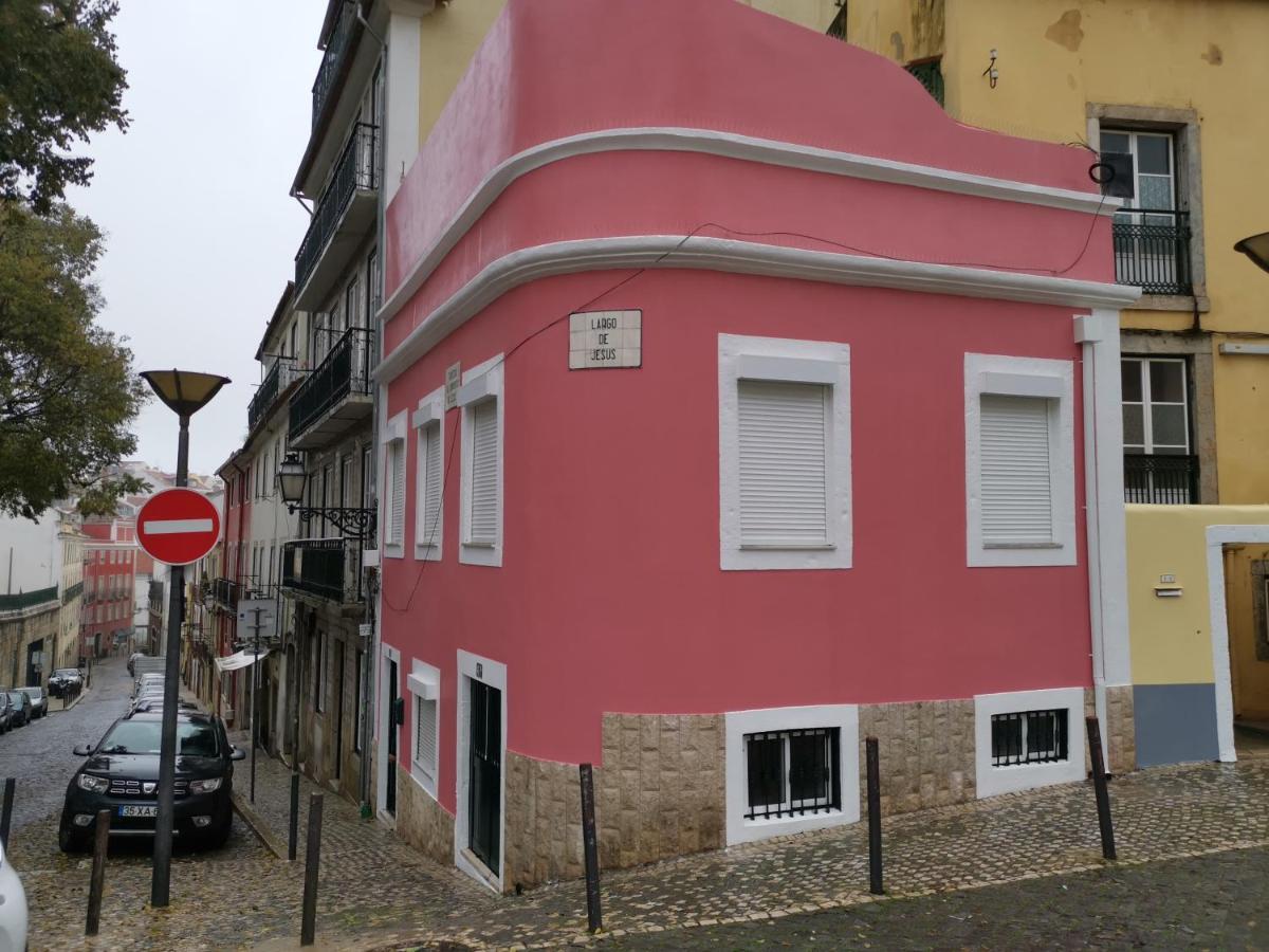 Dobairro At Merces * Lisboa